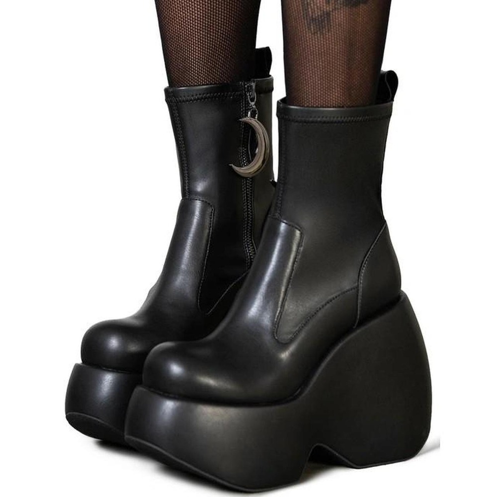 Killstar‎ ruins and remain boots
